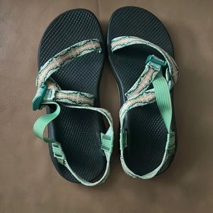 ⭐️ PRICE REDUCED! ⭐️Women’s Choco Sandals